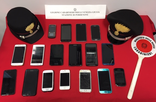  PORDENONE: I CARABINIERI TROVANO 16 CELLULARI DI POSSIBILE PROVENIENZA FURTIVA